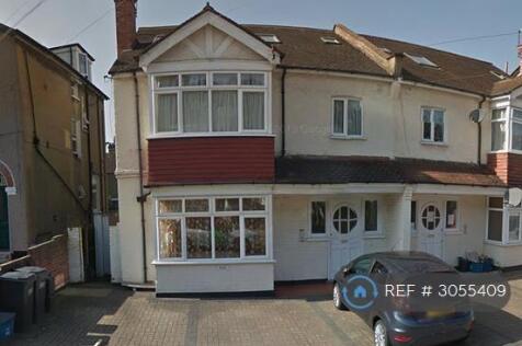  Centre Parking Space. 1st Floor Front Of House.