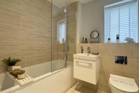 Bathroom 1.jpg