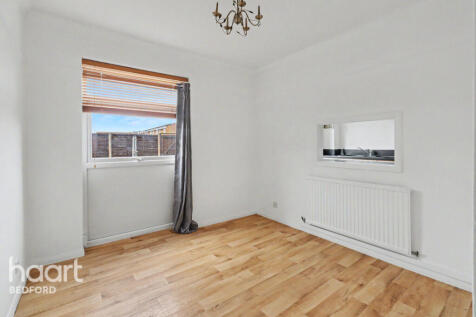 Hampton Close, BEDFORD photo 3