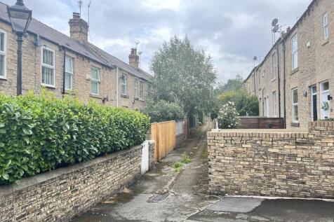 16 CHAPEL AVENUE, BURNOPFIELD, NEWCASTLE UPON TYN