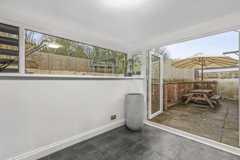 7 Guinions Rd, HP13 7NT-19.jpg