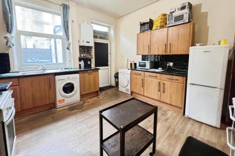 Communal Dining Kitchen