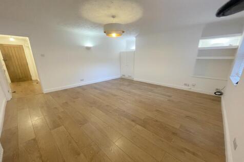 Spacious lounge sitt