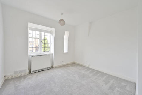 Highlands Heath, Putney, London, SW15 photo 4