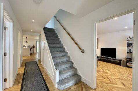 Wellington Way, Horley photo 3