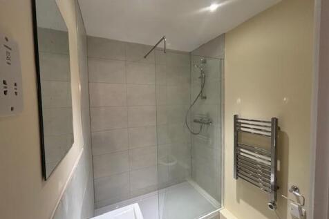 19 Whitebines new shower.jpg