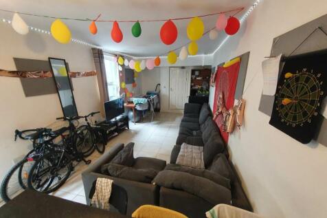 Living Room (2)