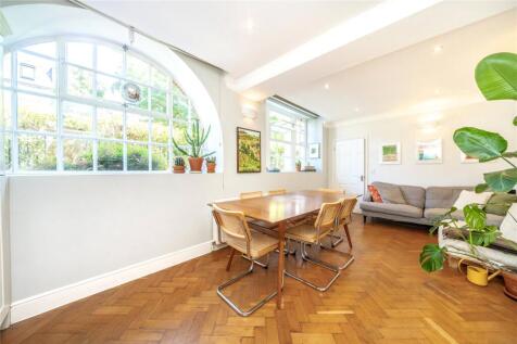 Living/Dining Area