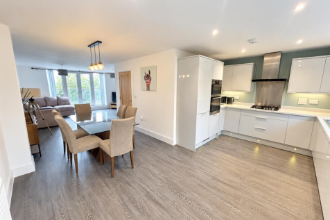 KITCHEN/ DINER