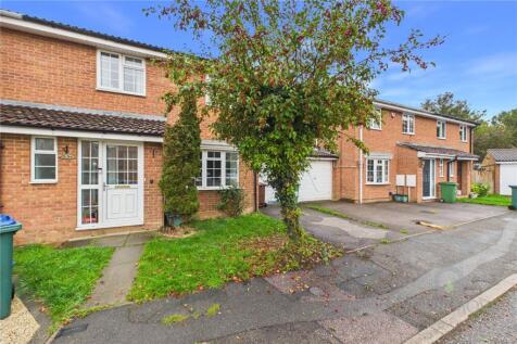 4-bed semi-detached on Hare Close, Buckingham, Buckinghamshire, MK18, £1,600/mo