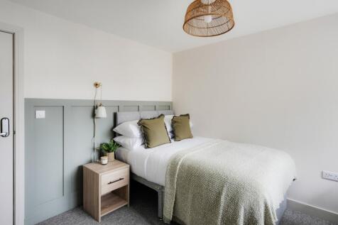 8-bed terraced on Toronto Road, Bristol, BS7 0JS, £6,400/mo
