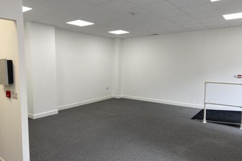 Retail Property (high street) to rent Image 3