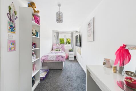 CAM03729G0-PR0042-STILL047