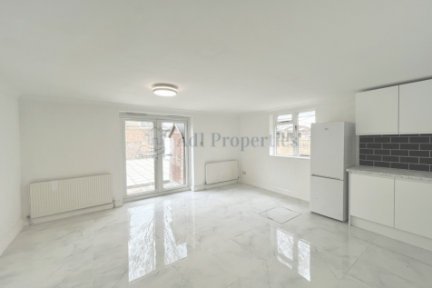 3 Bed Flat to Rent in Tooting available from earl