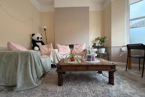 Call 02920 668585 to secure your viewing _2