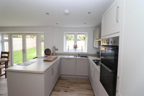 OPEN PLAN KITCHEN/LIVING AREA