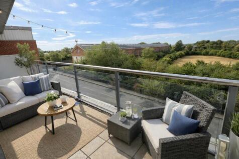 Trevithick Court, Lonsdale, Wolverton, Milton Keynes photo 3