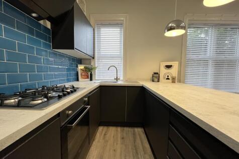 Final Ensuite Room Remaining // West End // September 2027 photo 3