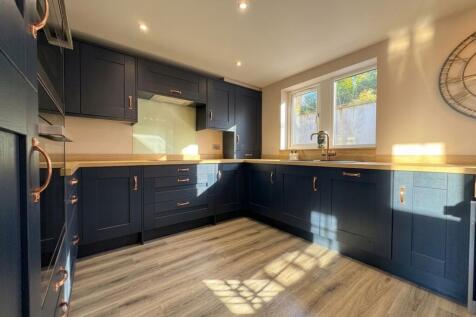 New Hey Road, Scammonden, HD3 photo 3