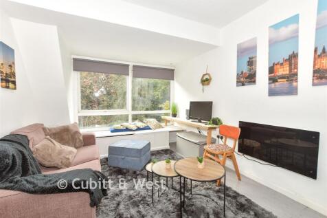Living/ Bedroom