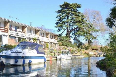3-bed house on Desborough Close, Shepperton, £3,000/mo