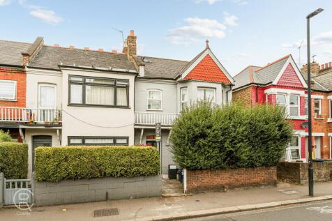 London, W7 - property photo
