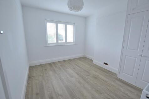 Cliff Crescent, Marine Drive, Barton On Sea, New Milton, Hampshire. BH25 7EB photo 4