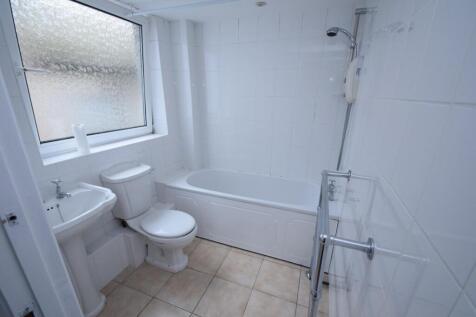 12 Eversfield House bath.jpg