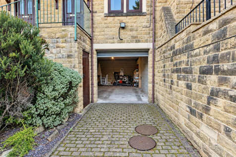 Off Street Parking / Driveway / Double Garage:
