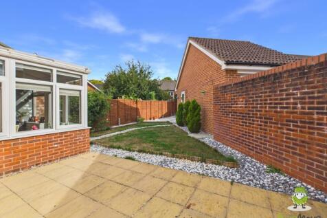 EweMove Estate Agents Basingstoke - 3 Edmund Court