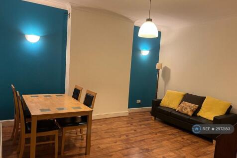 Lounge/Dining Area