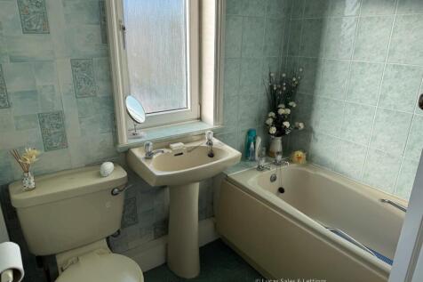 86 Harborough Rd Desborough-14.jpg