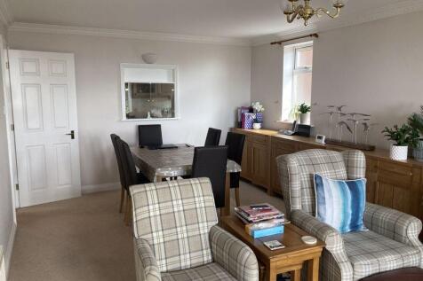 52 Marine Parade West, Lee-On-The-Solent photo 3