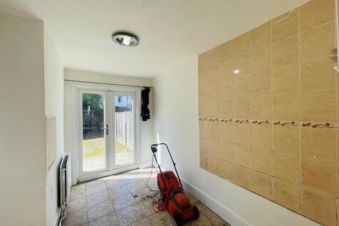 3 Bedroom Family Home - Fulbourne Road, Walthamstow  London E17 £2400 PCM photo 5