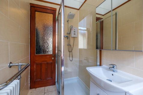 5 bed, 2 bath House in Glasgow - Photo 30
