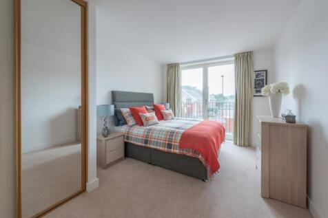 2 bed large corne...