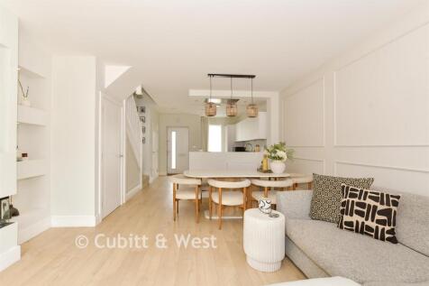 Lounge/Dining Area