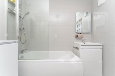 36 Stephenson Shower.jpg