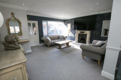 LOUNGE / DINING ROOM