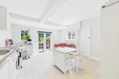 CAM02909G0-PR0460-STILL015