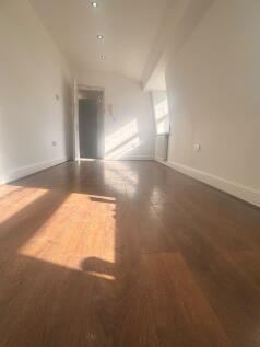1-bed flat on Sprowston Mews, Forest Gate, Newham, London, £1,275/mo