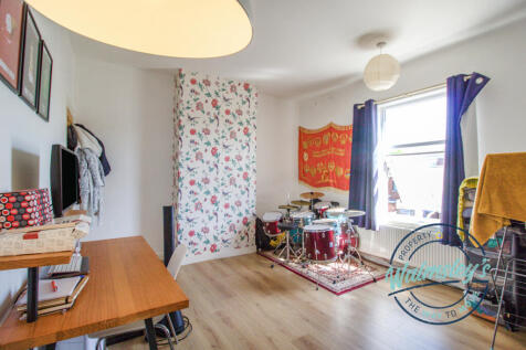 Rear double bedroom