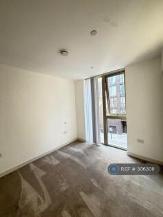 Admiralty Avenue, London, E16 photo 4