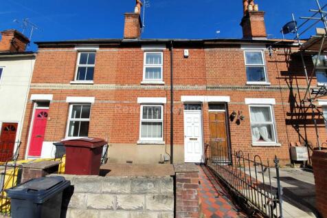 3-bed terraced on Blenheim Gardens, Reading, £2,145/mo