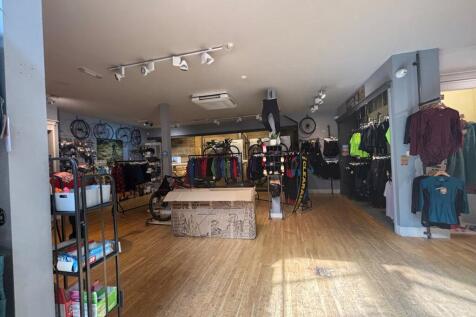 Retail Property (high street) to rent Image 5