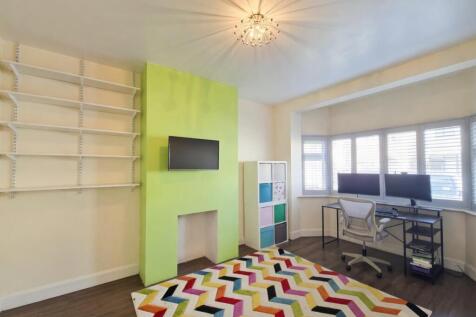 Front lounge (optional bedroom if preferred)