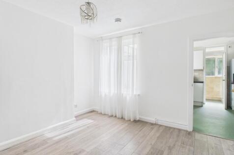 CAM02545G0-PR0406-STILL018