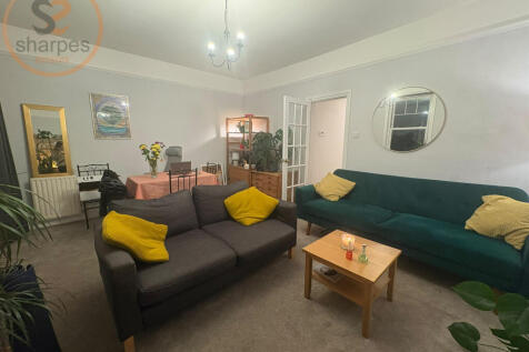 a London Road, Mitcham, London photo 2