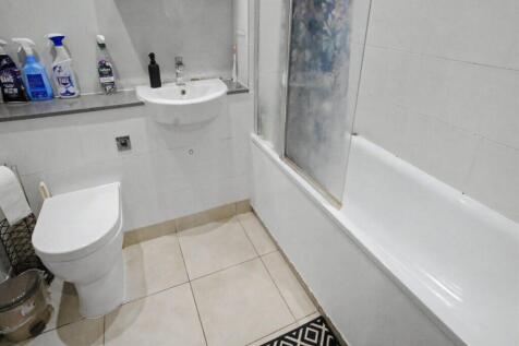 Dominion Court - Bathroom