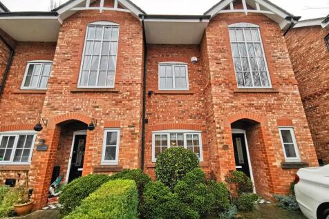 ** Zero Deposit Guarantee Available **
Back on the rental market! Bridgfords are proud to present this 4 bedroom property in a popular location of Whalley Range. This property is available now and is 